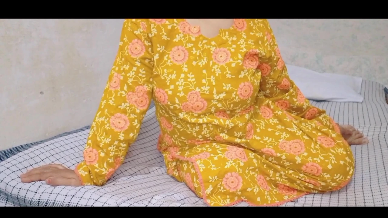 सौतेली मम्मी और सौतेला बेटा पूरा भारी रोमांस