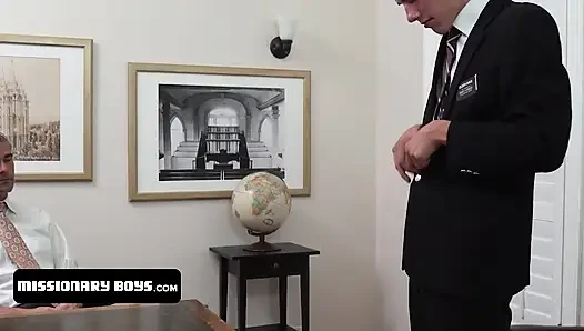 Şehvetli misyoner Elder Oaks bir kez daha götünde tatmin edici ürkmeler hissetmek istedi