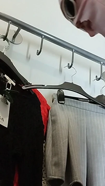 Seksi karısı soyunarak soyunma kabininde kıyafet deniyor. | Bölüm 3