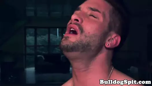 Assfucked süre genç derin boğaz cumdrops