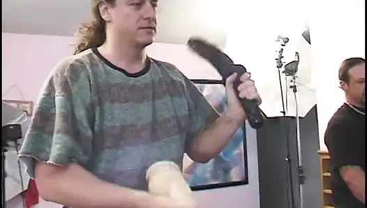 seksi fahişe alır eğildi ve fucked içinde onu sıkı göt tarafından iki adamlar