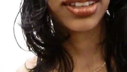 Hintli kız fantezi oral seks