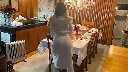 Üvey erkek kardeşim ve ben akşam yemeğinden önce sikiştik, iki parmak götten yukarı