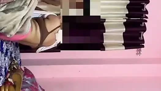 Yeni Nepal videosu. Budo ma xa maja aaiyo earkako ko budii lai daro haniyo'ya teklif ediyor. Otel odası ile komşu karısıyla