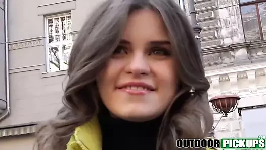 Rus genç berbat büyük horoz ve alır hunk için nakit