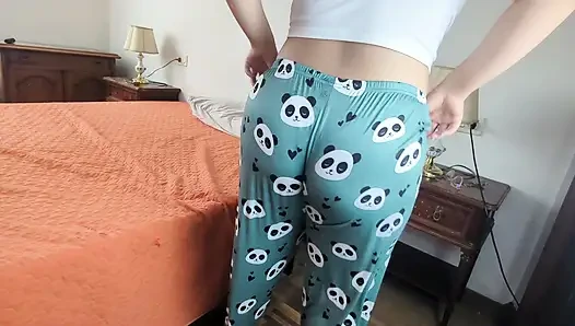 Stepson surprises MILF with big ass and helps him with his "back pain"