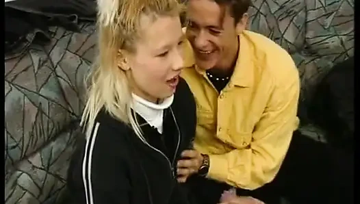 Alman kapılarının arkasında özenle sikiliyor