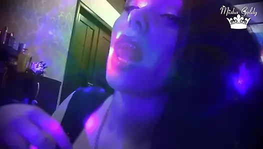Seni kadın kılıklıya büyüleyici yapıyor