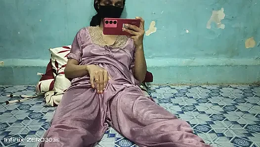 Hintli evli kadın porno izliyor