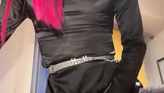 Jess Silk dildoya biniyor