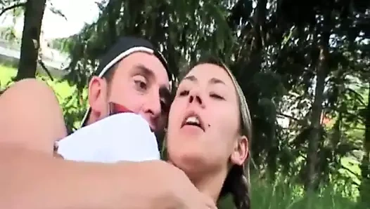 Sapık antrenör açık havada genç okul kız becerdin