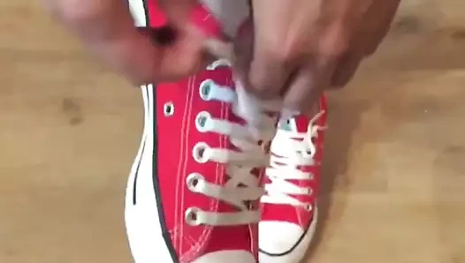 Latina kırmızı converse önizlemesinde
