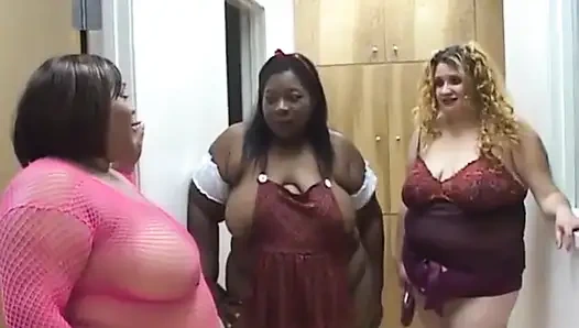 Siyah ve beyaz büyük vücut dildo büyük yarak emiyor