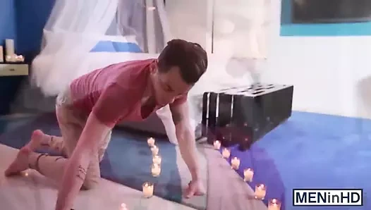 Dövmeli adamlar romantik anal seksi seviyor