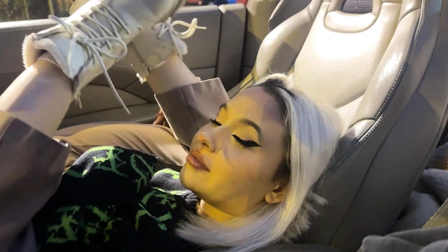 Sokaktaki orospu bedava pes etti