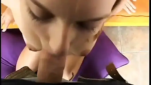 Bakış açısı kameralı adam muhteşem esmerin götünü açmasını ve yarak emmesini filme alıyor