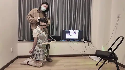 Hs021-okul üniformalı Asyalı kız disipline edildi