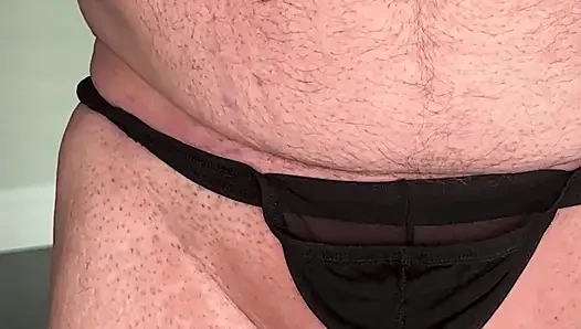 Yeni yarak halkası tangasını gösteriyor ve döl emiyor