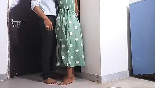 Office Me Ayi Hui Ladki Ne Apni Boss Ke Sath Chut Share Ki