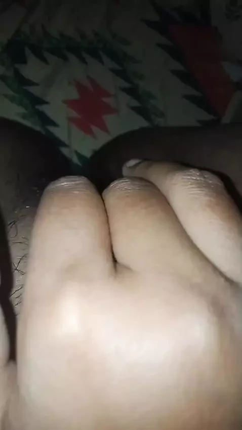 Amcığımı parmaklıyorum