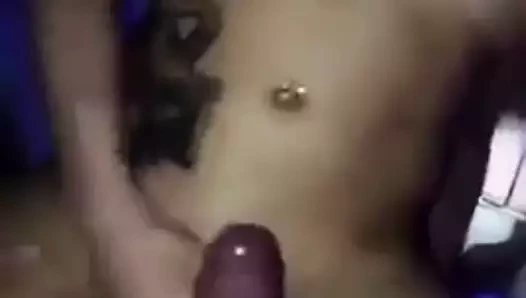 Nutting üzerinde onun çük