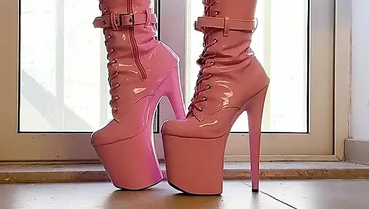 Pembe yüksek topuklu ayakkabılar: şehvetli bir fantezi