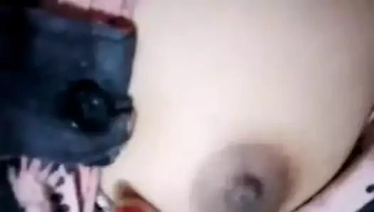 Büyük memeli Hintli kız