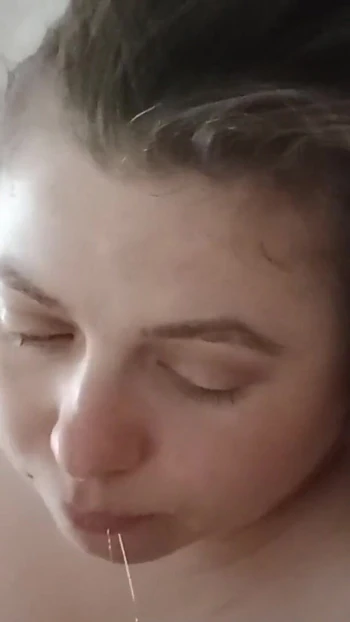 Падающий по челюсти момент из "Я посетил соседа, чтобы пососать хуй"