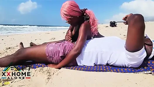 Plajda ateşli seks