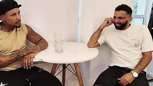 Dois Irmos Numa Entrevista Para Tiffany Montavani Sentou Pirocada Na an