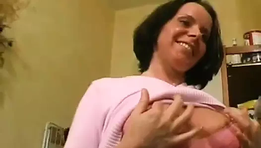 Busty Alman amatör genç oyuncaklar ile cumshot üzerinde memeler