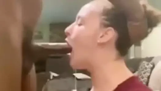 Büyük zenci gırtlağına kadar alıyor