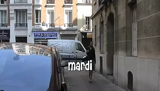 Muhteşem Fransız genç kız ateşli anal sikişten sonra erkeğini boşaltıyor