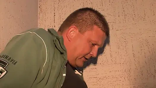 Azgın olgun güzellik ıslak amcığını yaşlı sevgilisiyle parmaklıyor