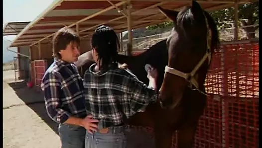 Azgın üniversiteli kız amını yalıyor ve sikiliyor