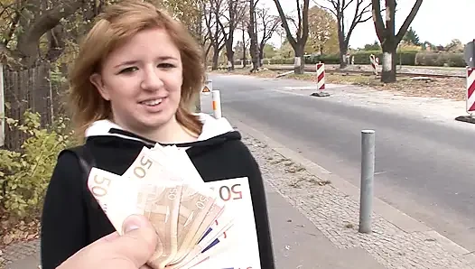 Amatör Alman sürtük kamera önünde yarağa biniyor