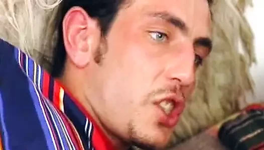 Mayolu ateşli Alman sarışın amcık sikişi sonrası sikiliyor