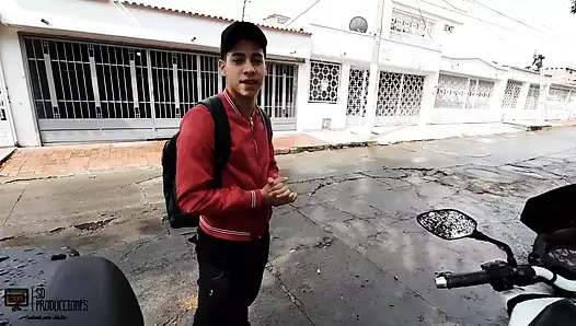 Üvey annem ile ilk cinsel deneyimimi yaşadım - tam hikaye - İspanyolca porno