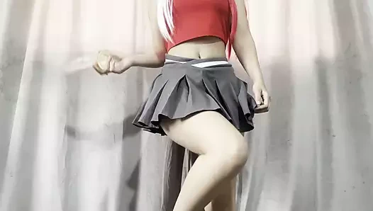 Hintli kız arkadaşım eteğini gösteriyor ve sonra