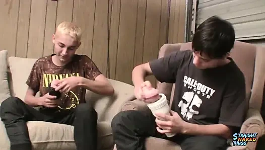 Straightnakedthugs azgın delikanlılar Chad Turner ve Dakotah Perrie birlikte favorilerini sikiyor