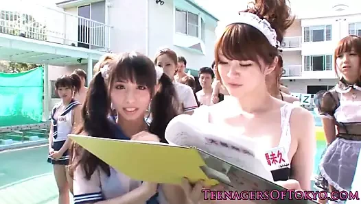 Müthiş asyalı grup seks eğlence ile kostüm gençler