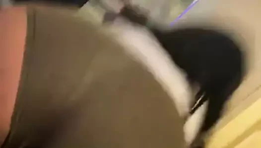 Ben aşağı evet gibi eşcinsel erkeklerle sahip olmak isteyen seksi kız