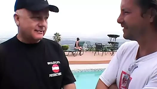 Yüze boşalmalı sert üçlü grup seks