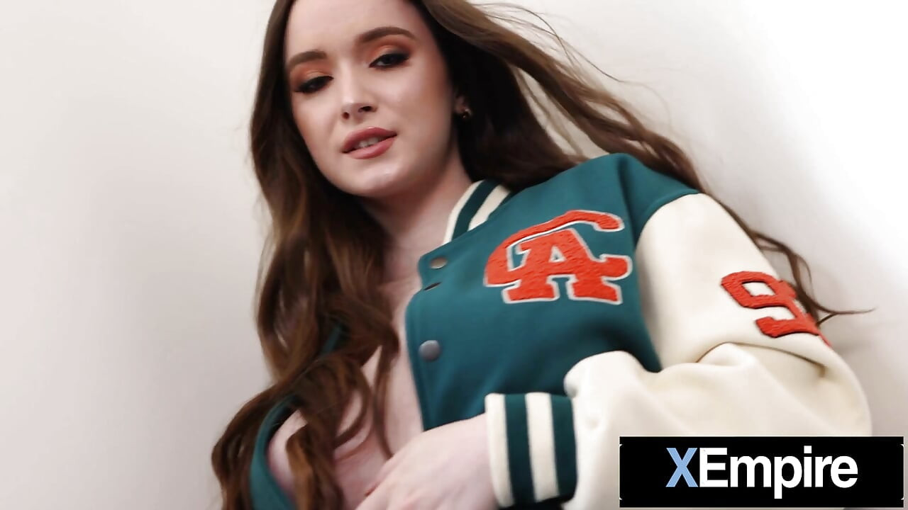 DARK X - Doğal Güzellik Üniversiteli HAZEL MOORE Orgazmik Anal Sikişiyor