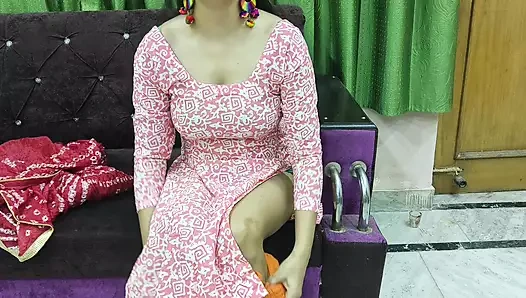 Genç Thareki üvey anne üvey annenin üvey oğlunun yarağını sikmesini istiyor ve ikisi de Panu'yu izlerken sikiliyor