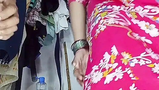 Göt amcık sikiyor yarak emiyor göğüslerini emiyor memeden süt emiyor ve domaltarak yarağa oturuyor ve doğrudan Hintçe seste yatıyor