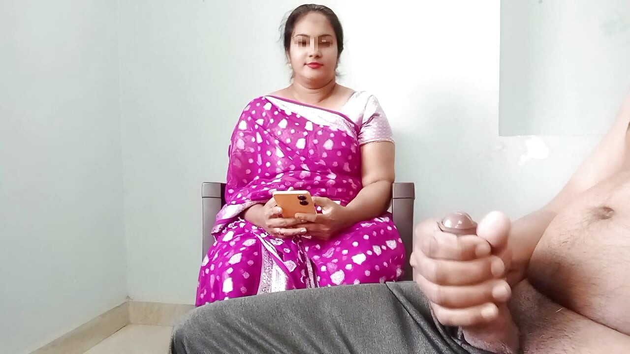 Desi Bhabhi ne Devar ko Lund Hilathe Huve dheka or Apna Kapda Uthar ke Devar se Chudvaya