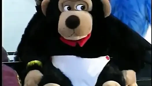 Ateşli grup büyük yaraklarla sikişiyor