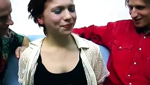 Islak deliklerini genişleyen parmaklarla sarkma azdırma