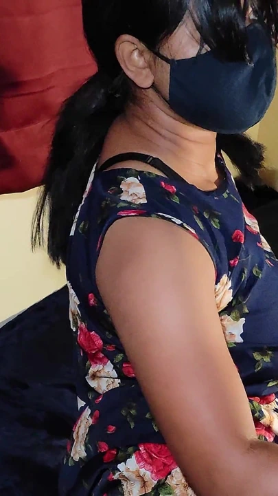 Büyük yuvarlak göt ve sulu memeler Asyalı orta yaşlı seksi kadın